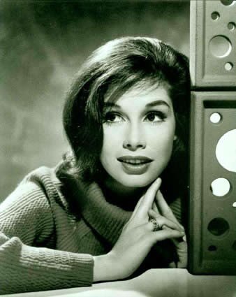 Mary Tyler Moore Laura Petrie "The Dick Van Dyke Show"